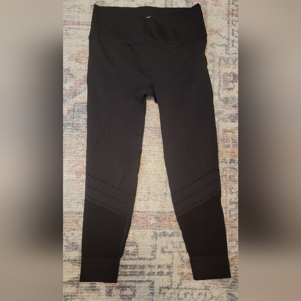 Shefit Seamless Black High-Waisted Leggings With Leg Cut Out Details Size L